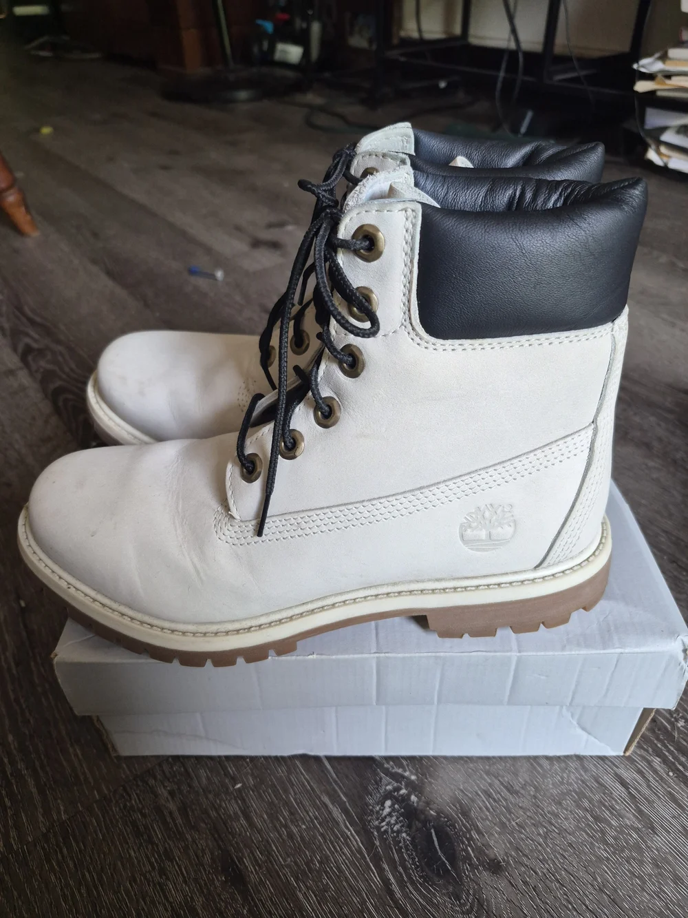 Timberland Women's Cream Leather Lace-Up Boots with Black Collar